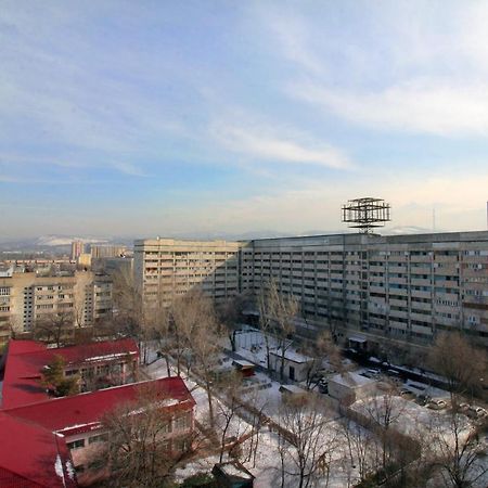Интересная Двушка В Молодежке アルマトイ エクステリア 写真